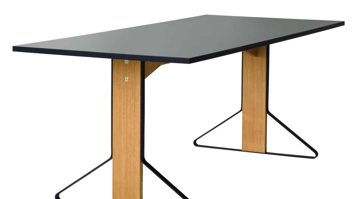 Artek Holztisch mit Linoleum-Tischplatte – Forbo Furniture Linoleum